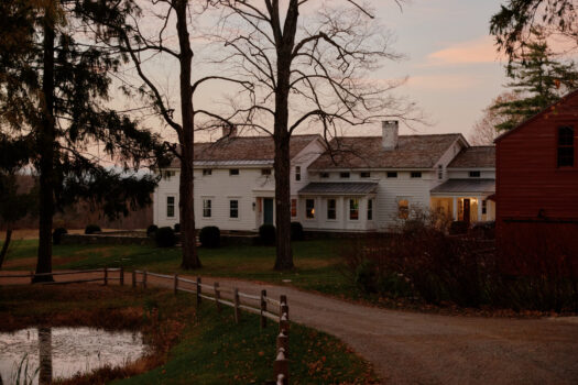 Frumusețea tradițională a unei case la țară, de dincolo de ocean