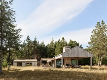 Casa cu terasă unde să te retragi în sălbăticie