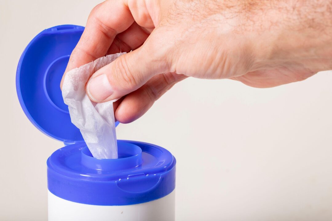 Ce să nu cureți niciodată cu șervețele dezinfectante