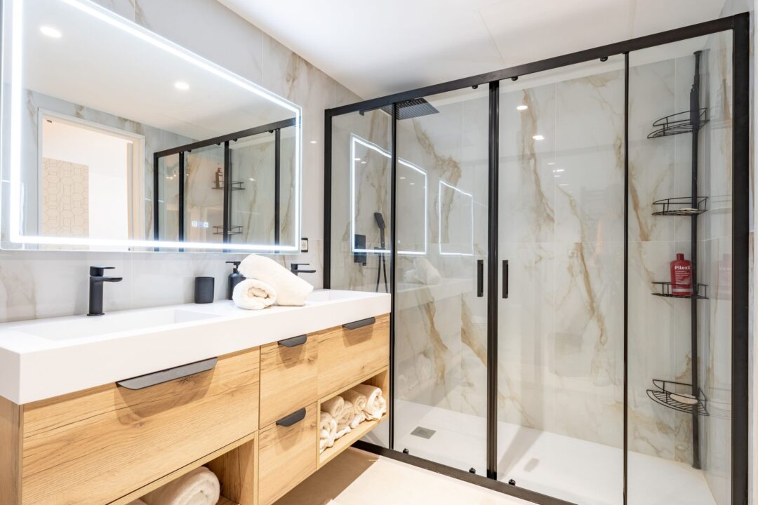 Trucuri de design pentru băile fără fereastră