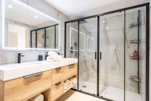 Trucuri de design pentru băile fără fereastră