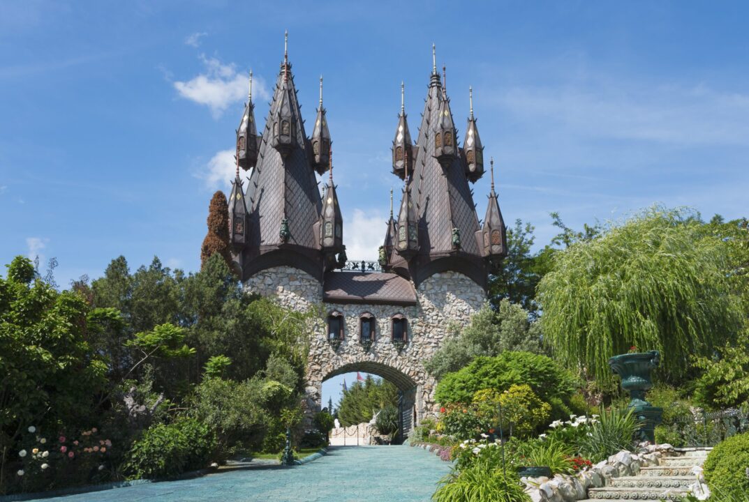 Călător la vecini: castelul de poveste de la Ravadinovo