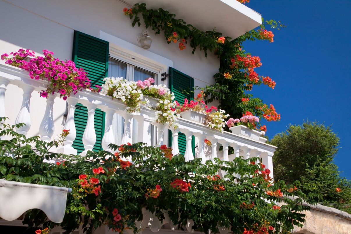 7 trucuri de design pentru balconul de vară