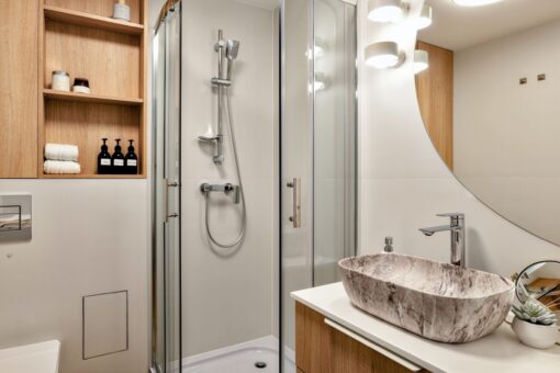 10 idei de depozitare eficientă în baie