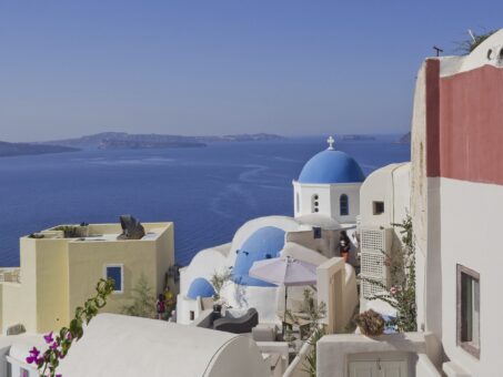 Destinații colorate de vacanță: Santorini