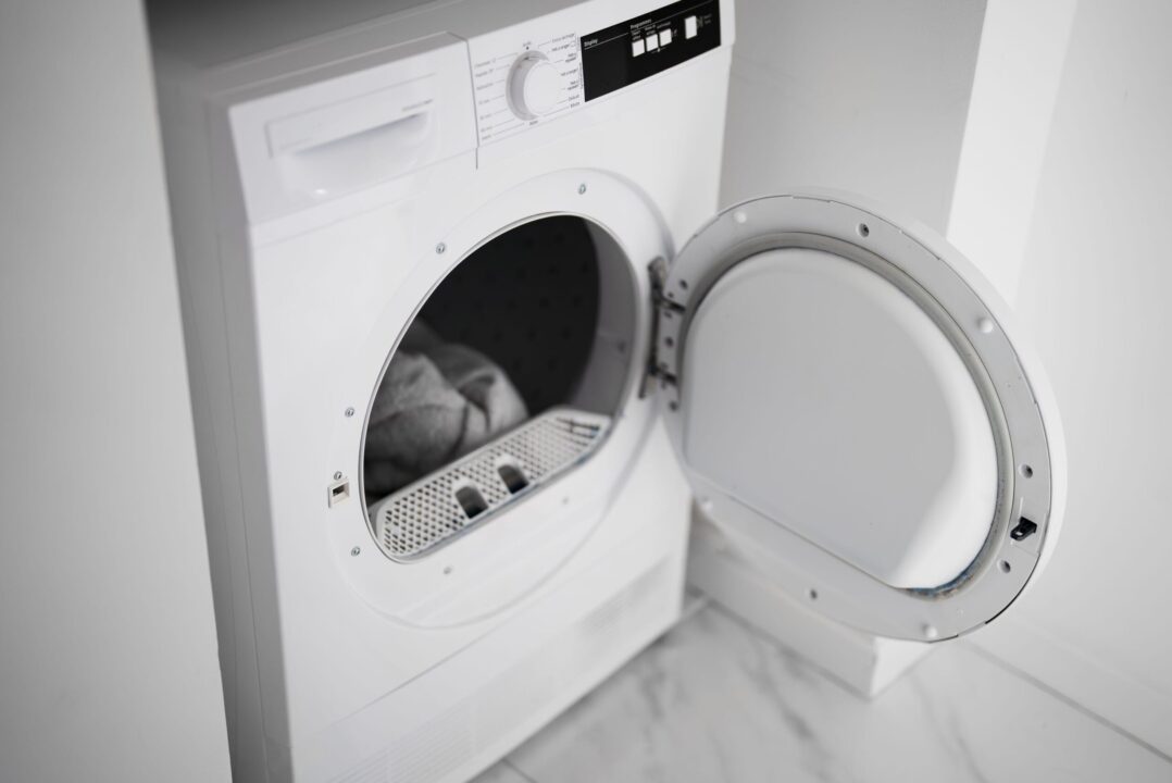 Când se șifonează rufele în uscător? Iată răspunsul