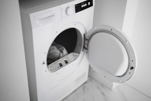 Când se șifonează rufele în uscător? Iată răspunsul