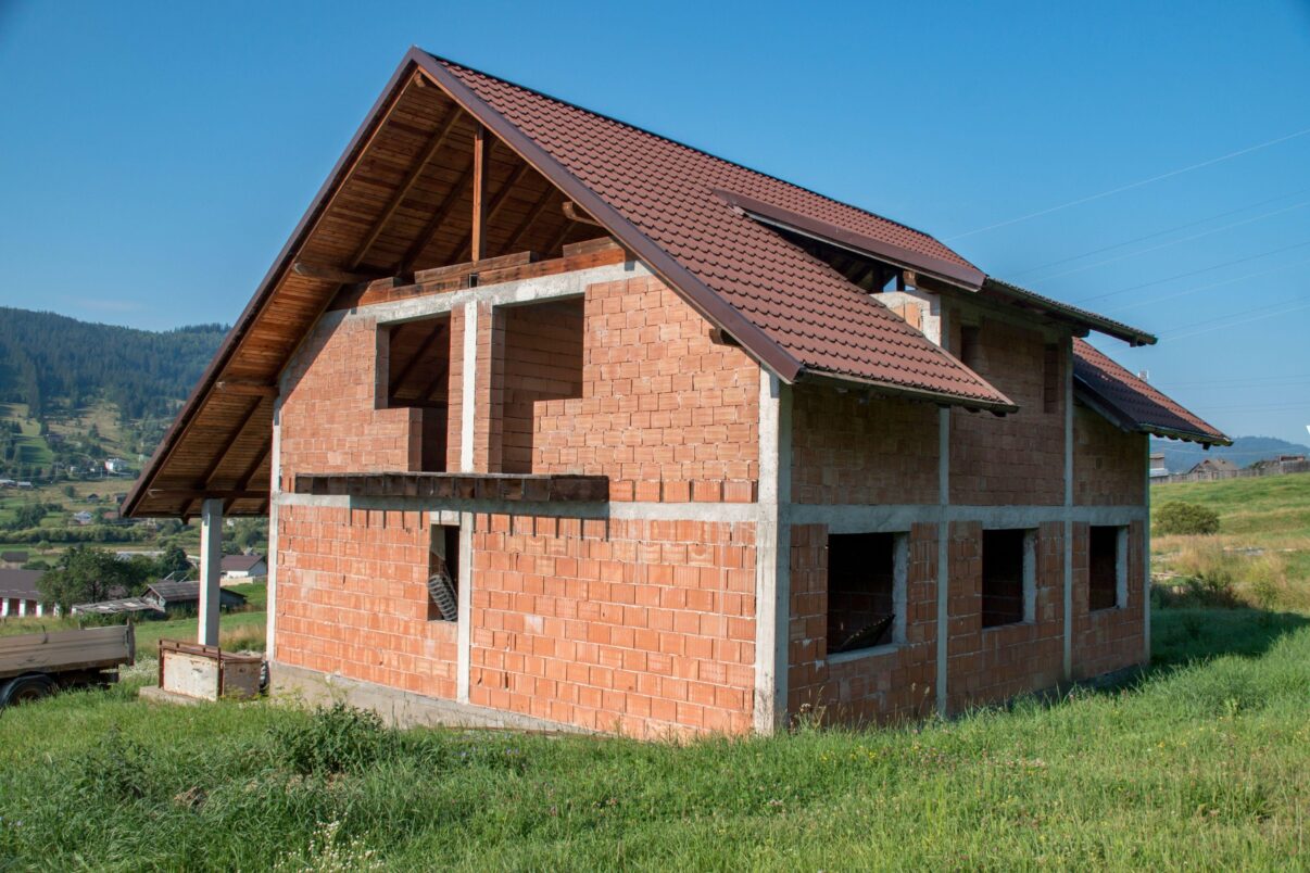 Noul cod de urbanism. Modificările importante pentru cine își construiește casă la țară