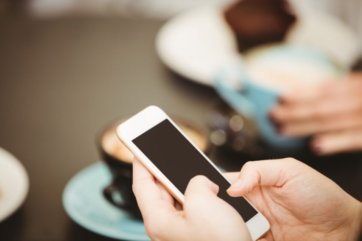 Decluttering digital. Sau cum îți faci ordine în telefon și în calculator