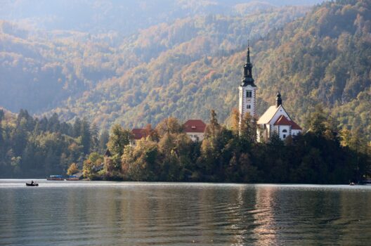 Destinații de toamnă: lacul Bled din Slovenia